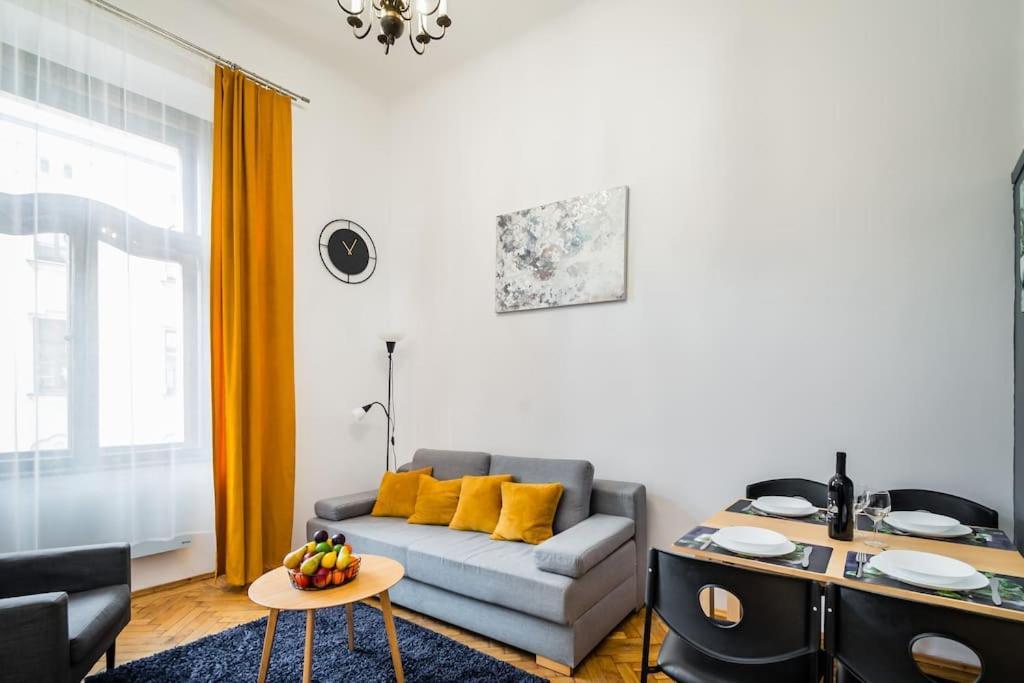 Royal City Apartment 40 M2 كراكوفيا المظهر الخارجي الصورة