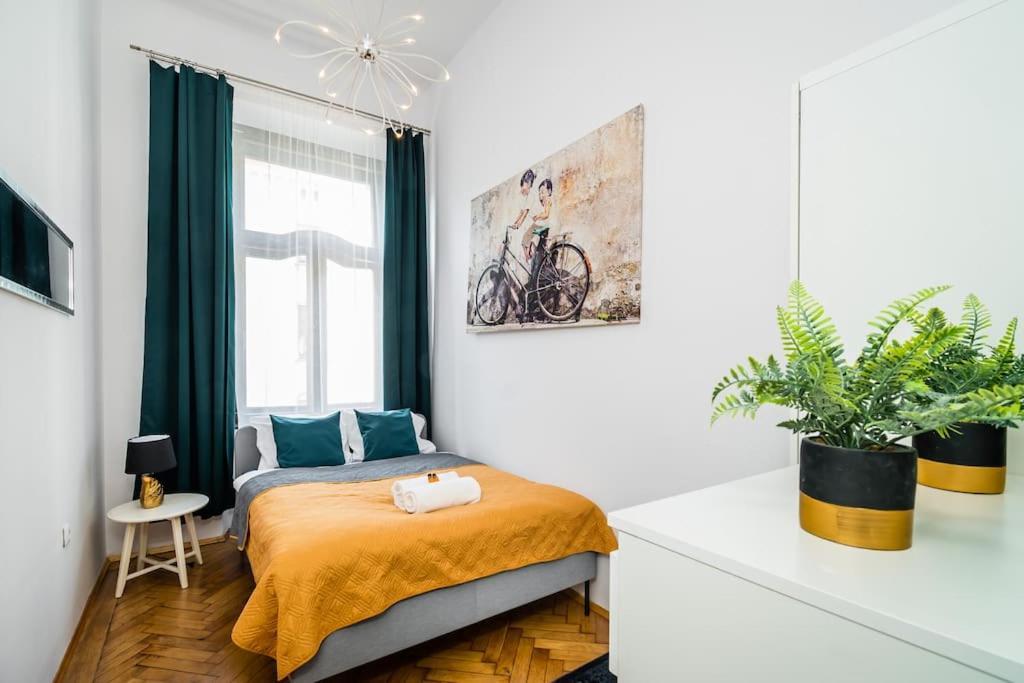 Royal City Apartment 40 M2 كراكوفيا المظهر الخارجي الصورة