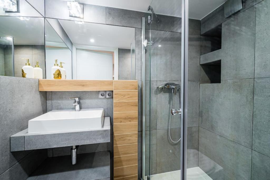Royal City Apartment 40 M2 كراكوفيا المظهر الخارجي الصورة
